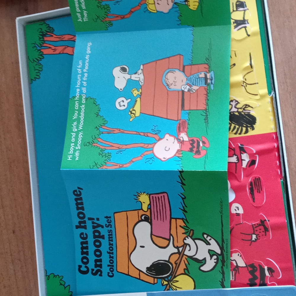 LAST CHANCE Snoopy colorforms set - Picture 6 of 8